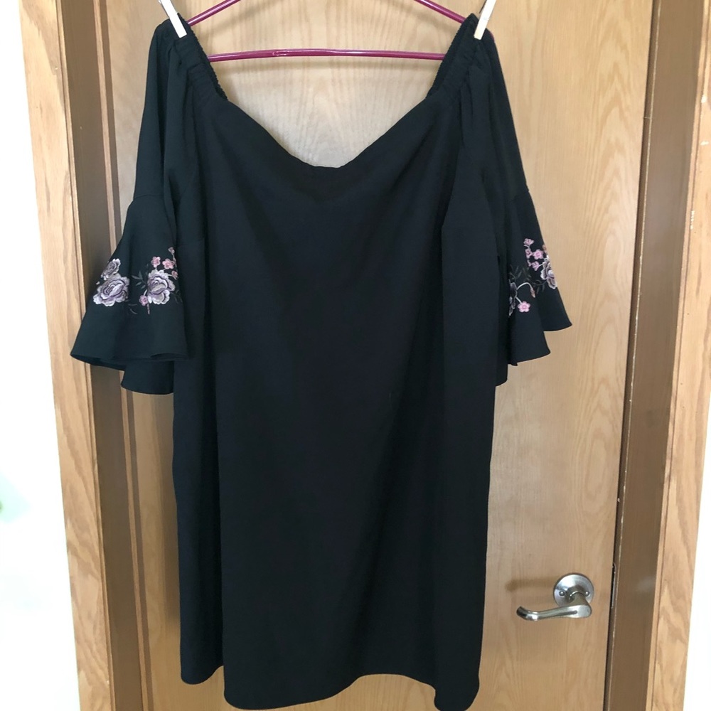 Jennifer Lopez black dress 2x